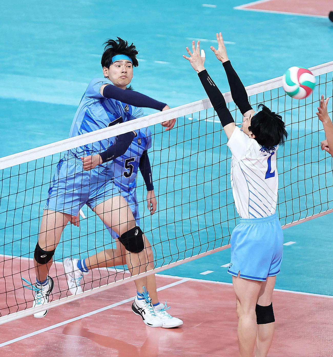 前橋商対浜松修学舎　第1S、スパイクを放つ浜松修学舎・大塚（撮影・足立雅史）