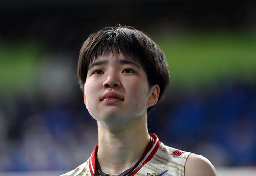 古川学園対金蘭会　金蘭会に敗れ、応援席にあいさつする古川学園・照井（撮影・相沢孔志）