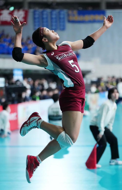 進徳女対下北沢成徳　サーブを放つ下北沢成徳・後藤（撮影・横山健太）