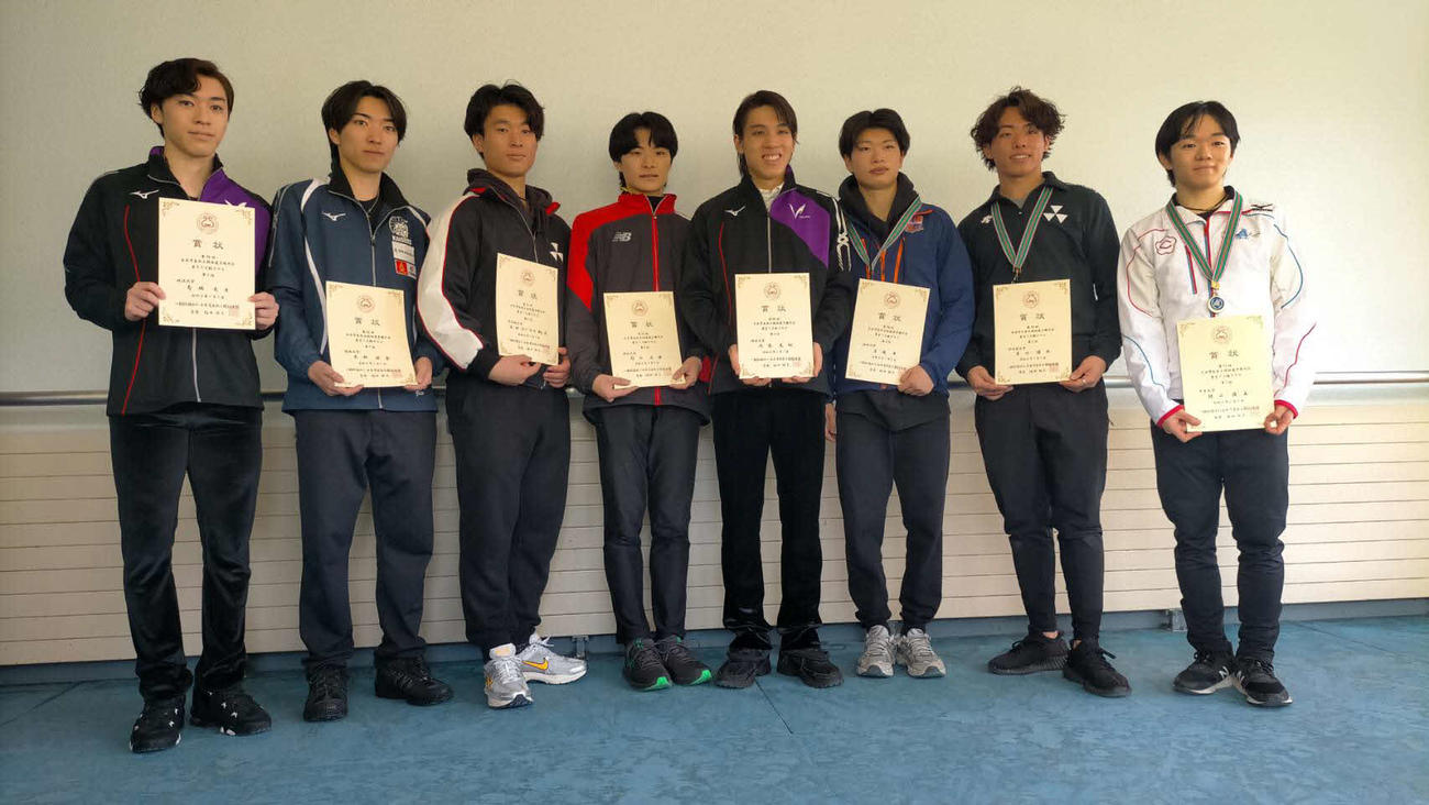 男子の表彰式に出席した選手。左から菊地、木科、本田、杉山、大島、吉岡、森口、鍵山