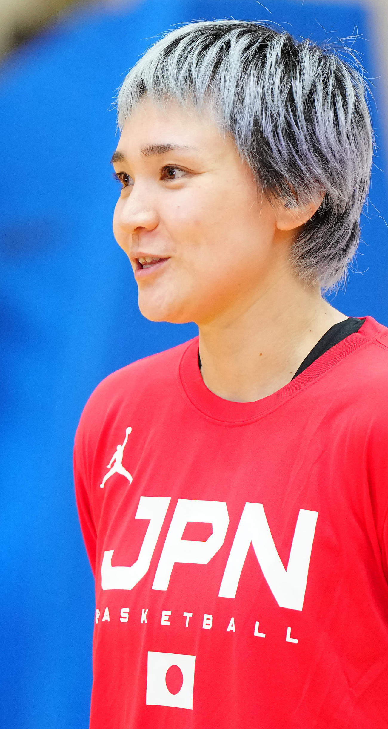 練習後、報道陣に対応する吉田（撮影・江口和貴）