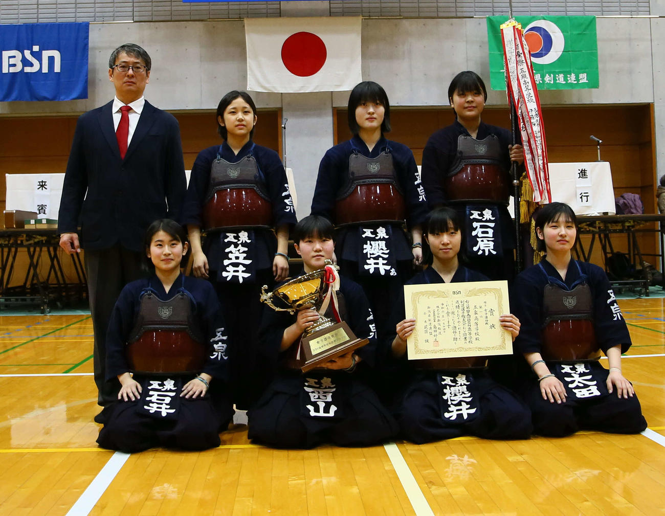 V7を決めた女子の五泉メンバー