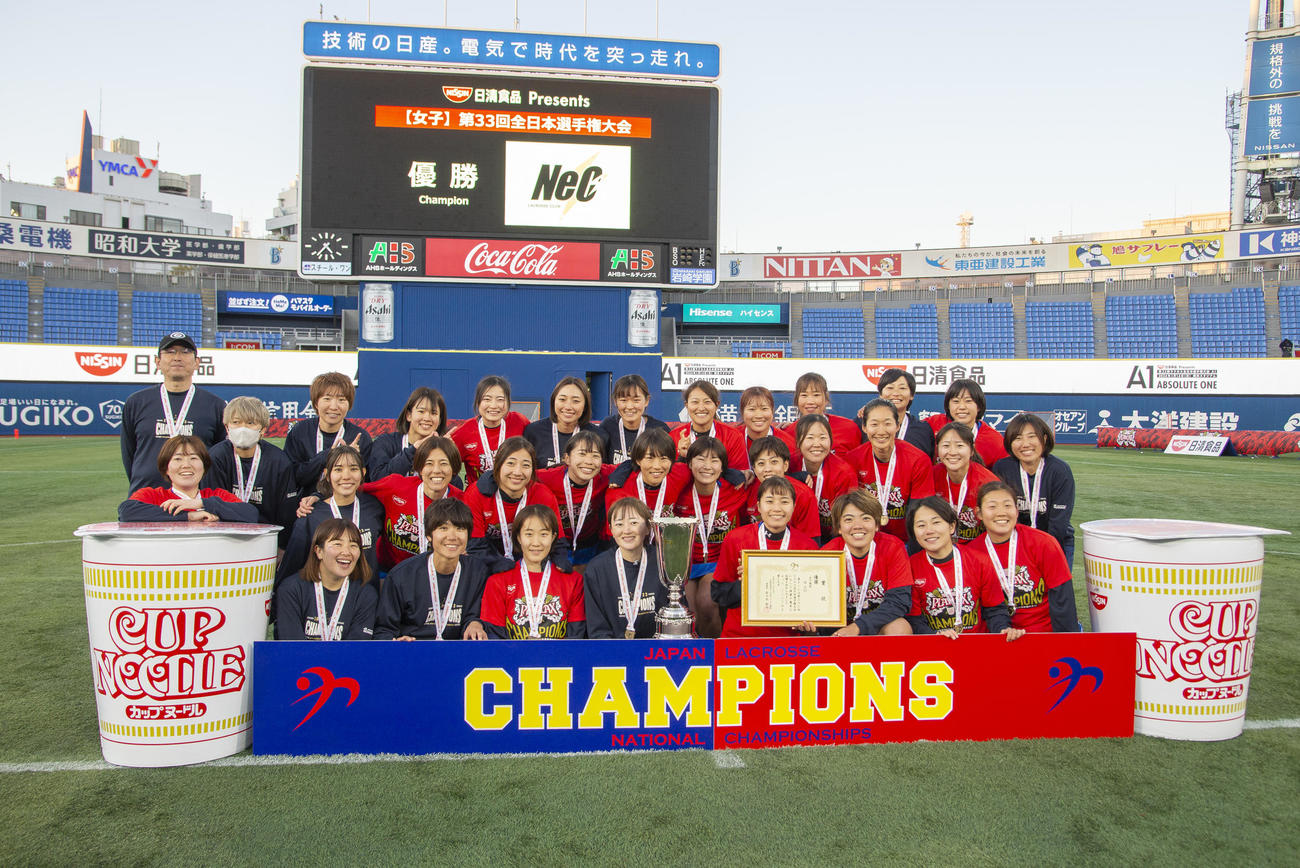 ラクロスの全日本選手権で女子優勝を飾ったNeO（C）日本ラクロス協会