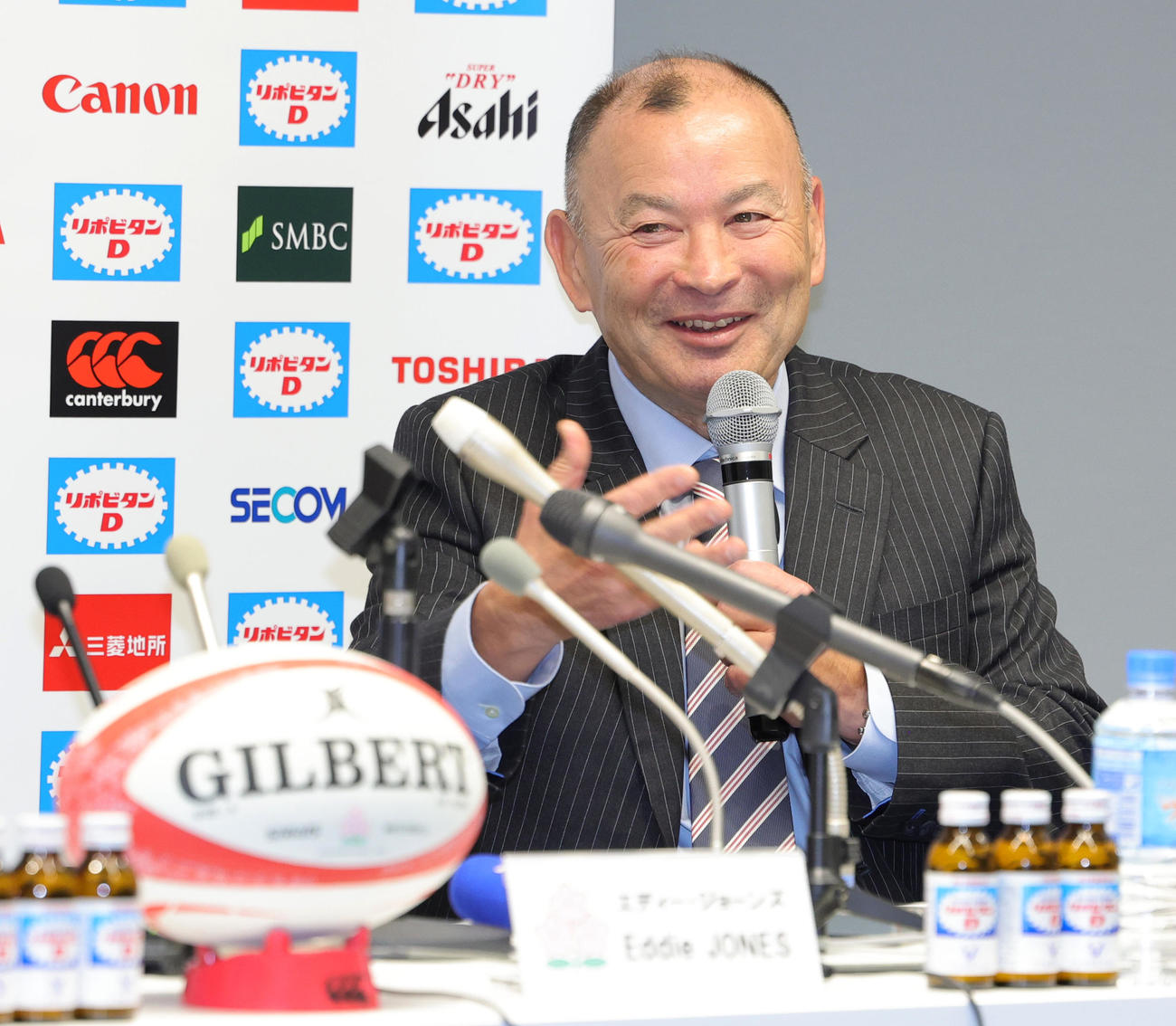 会見するラグビー日本代表エディー・ジョーンズヘッドコーチ（撮影・野上伸悟）
