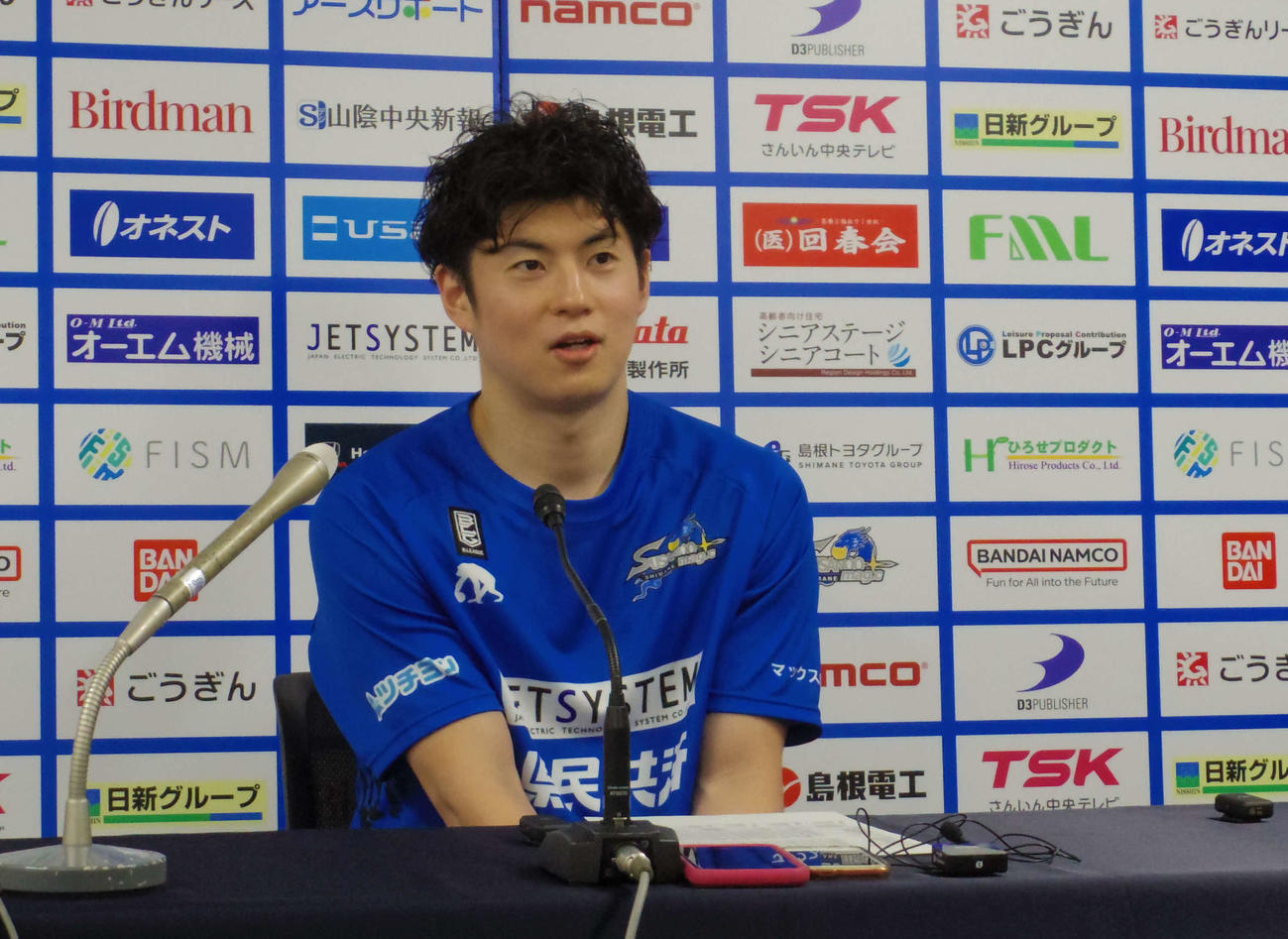 会見に応じたバスケットボールB1島根の安藤