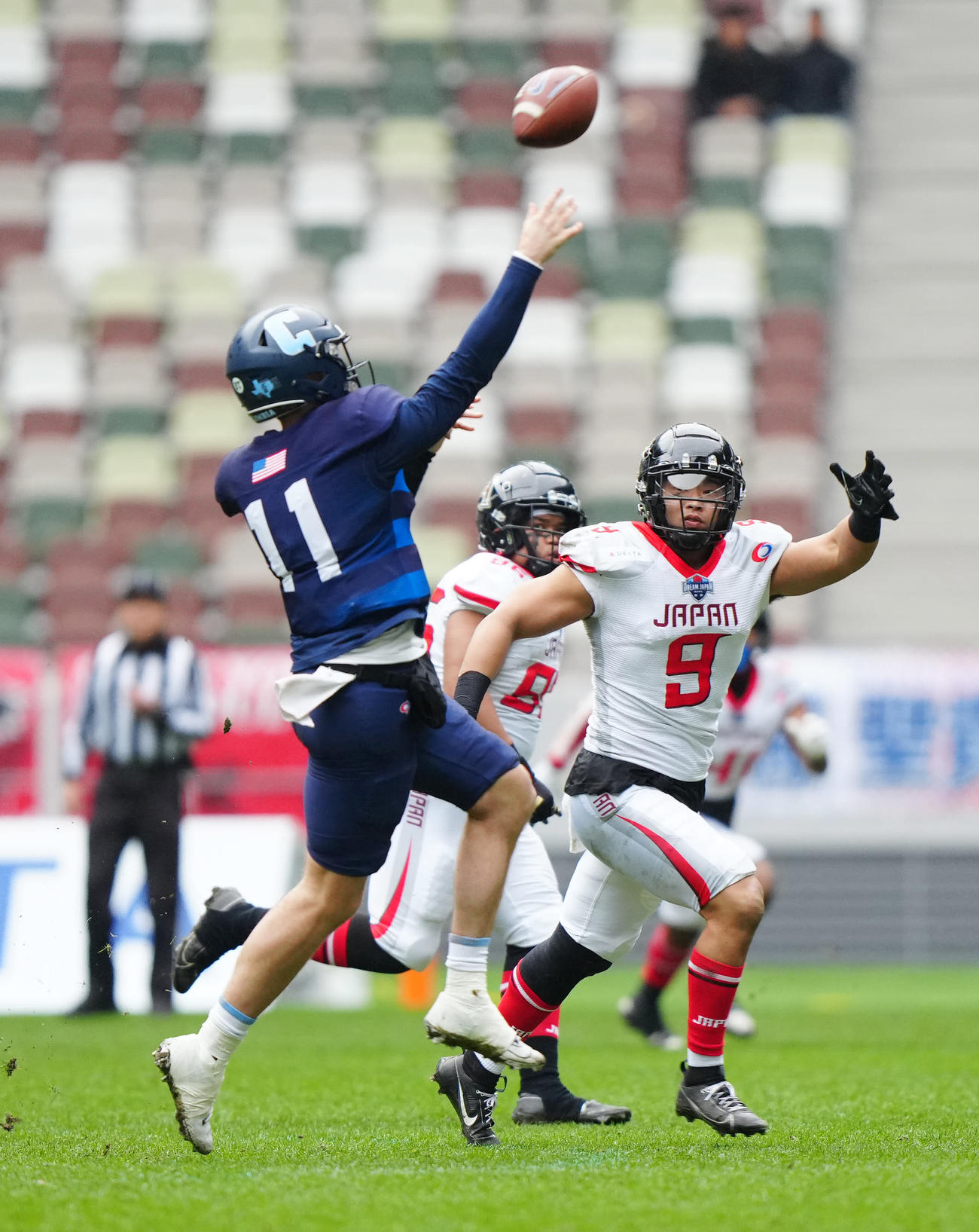 全日本選抜対アイビーリーグ選抜　第2Qに臨む全日本選抜の宮川（右）（撮影・江口和貴）