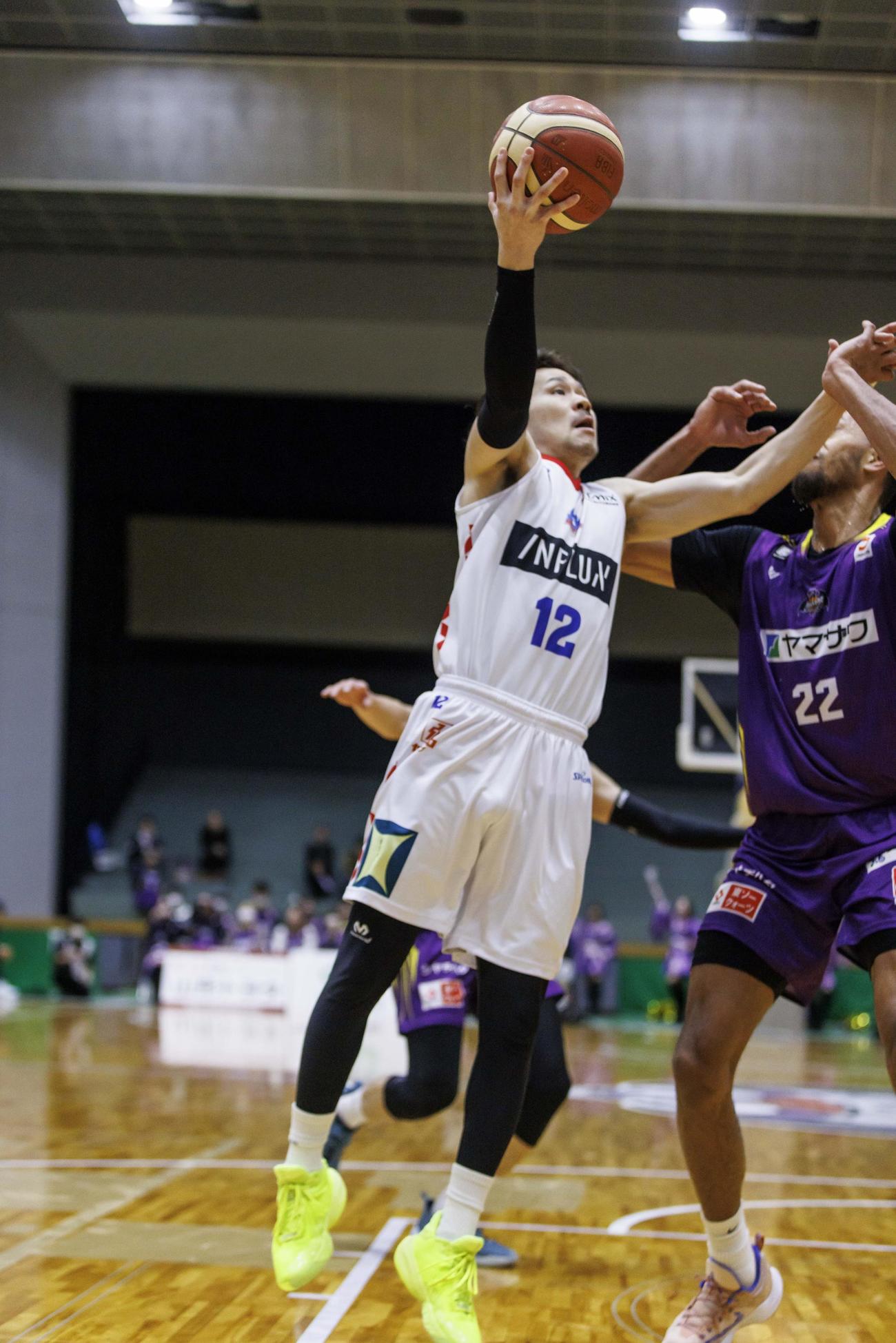 第1Q、シュートを放つ青森池田（C）B．LEAGUE