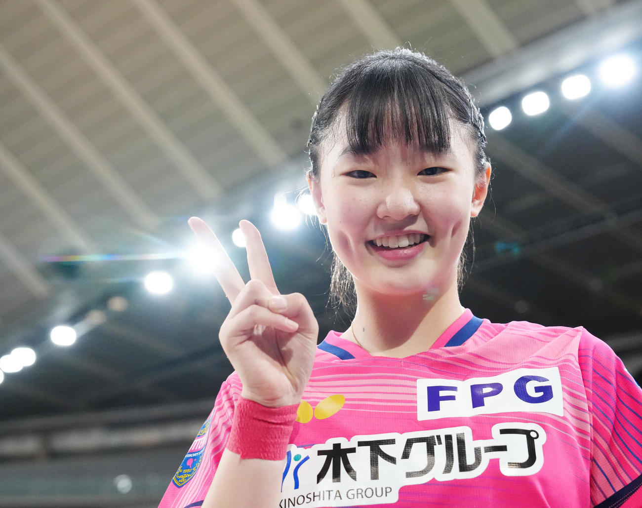 ジュニア女子で優勝し写真に納まる張本美（撮影・江口和貴）