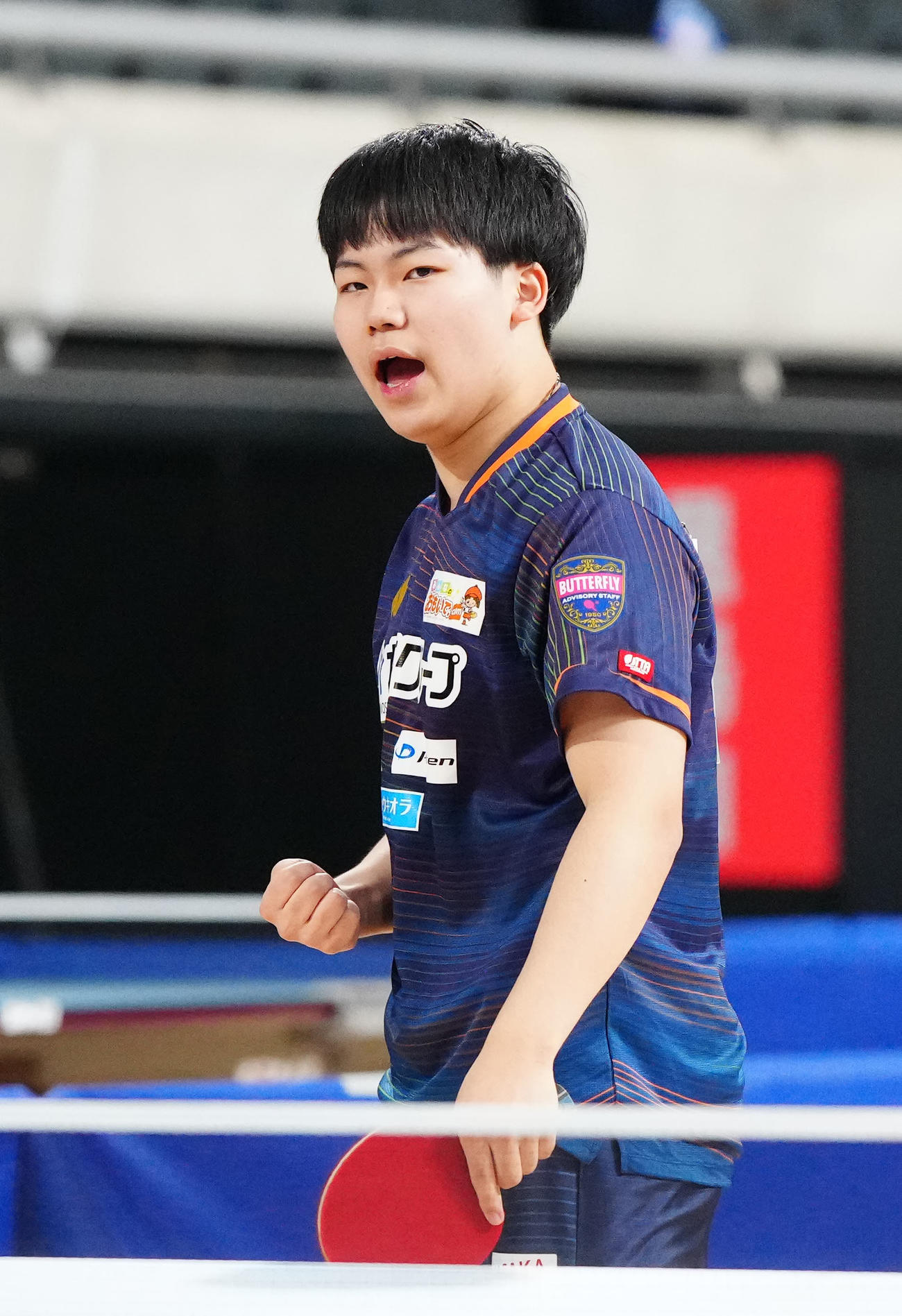 ジュニア男子決勝でポイントを奪い、ガッツポーズを見せる松島輝（撮影・江口和貴）