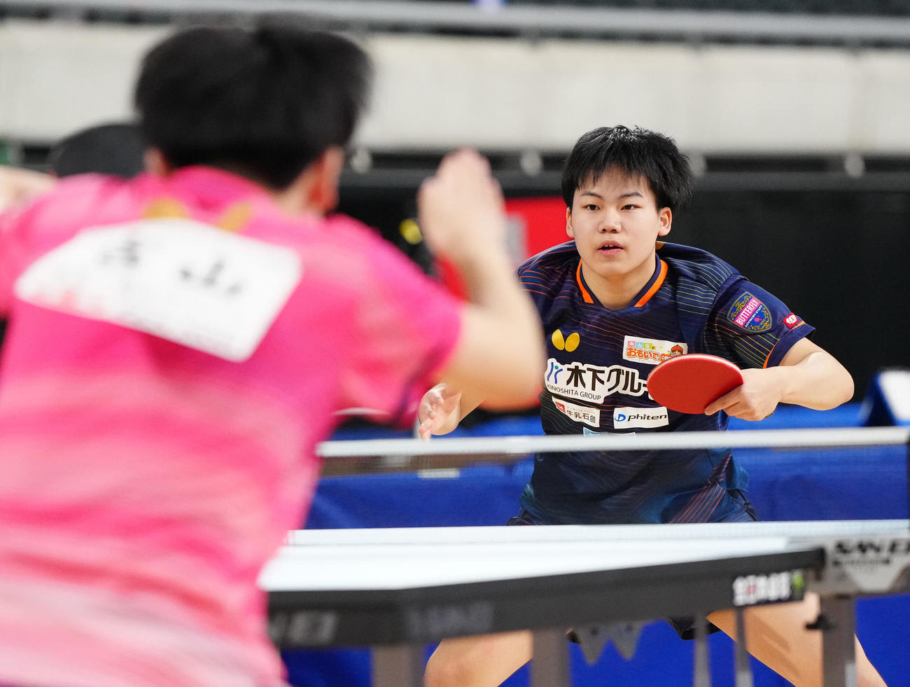 ジュニア男子決勝で吉山（手前）と対戦し優勝した松島輝（撮影・江口和貴）
