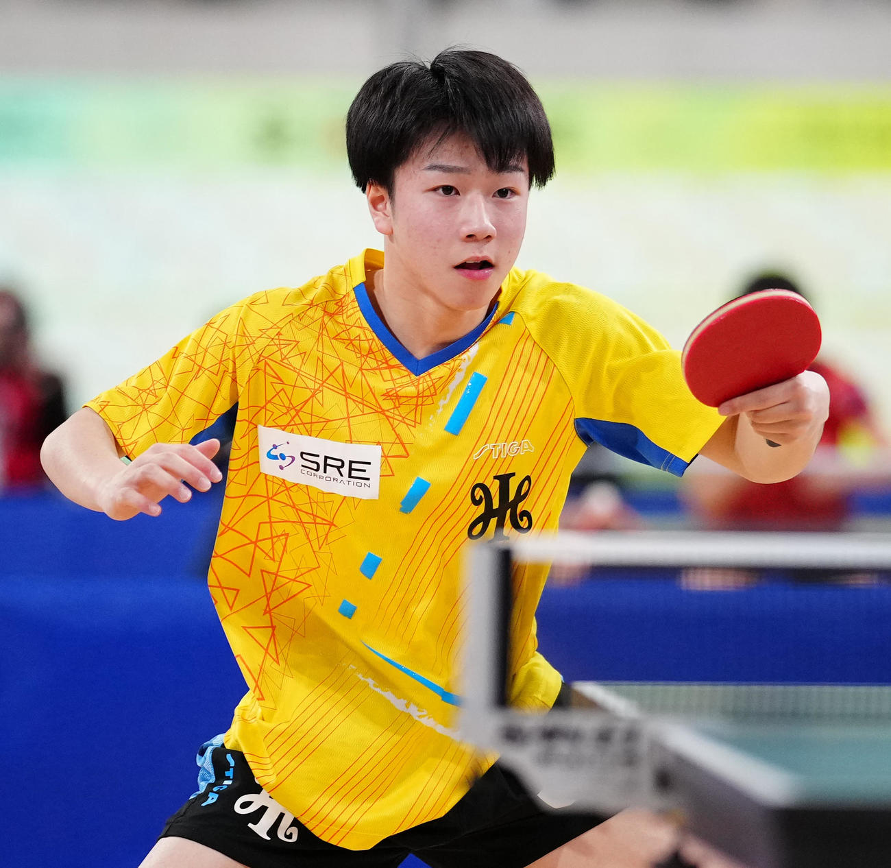 ジュニア男子準々決勝で渡部と対戦する小野（撮影・江口和貴）