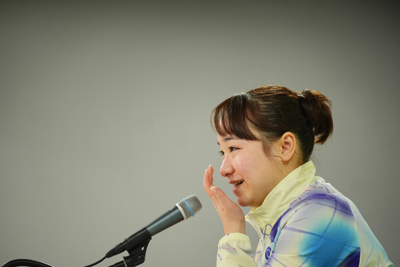 女子シングルス6回戦で敗れ会見で涙する伊藤（撮影・垰建太）