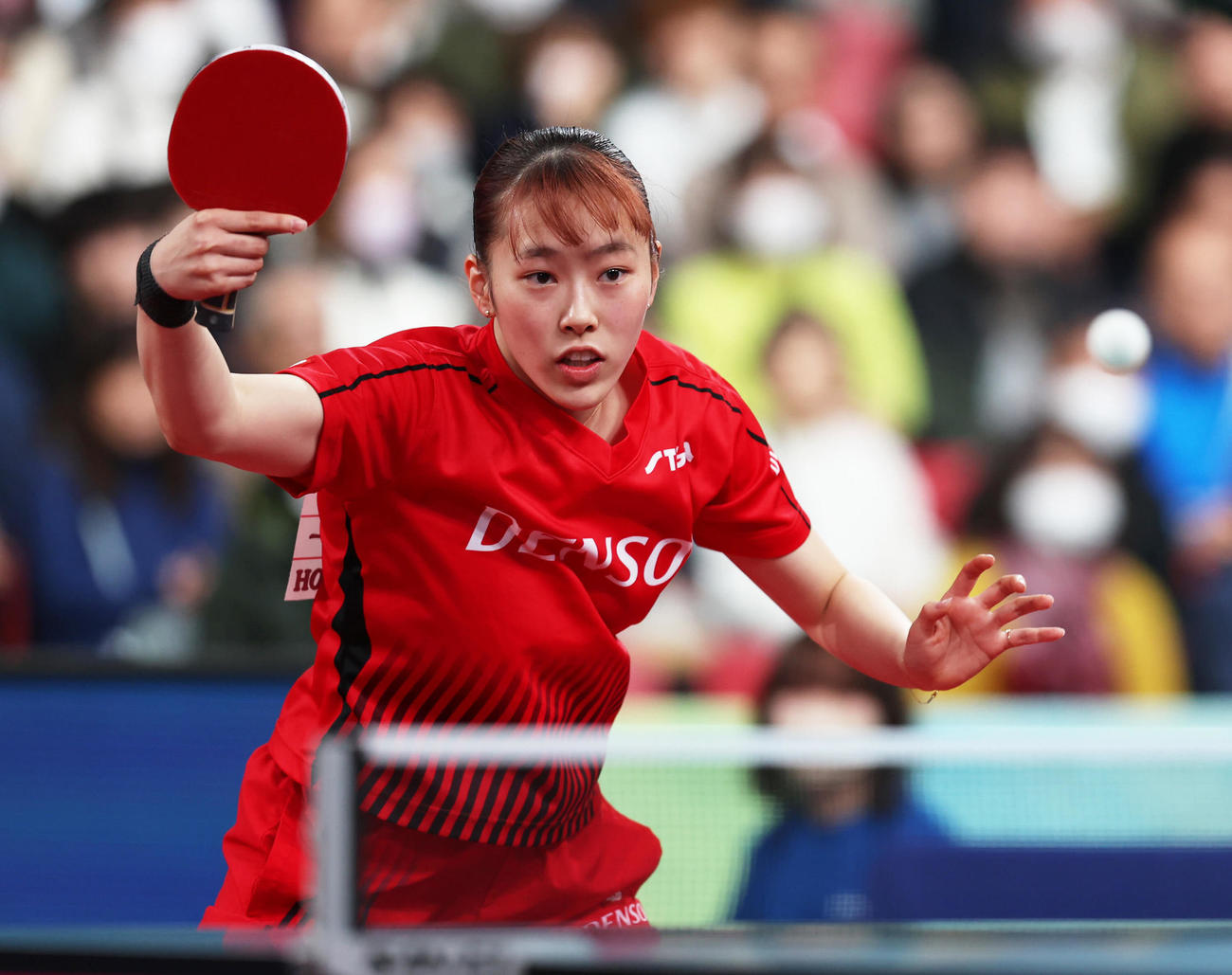 女子シングルス準々決勝で平野美に勝利した赤江（代表撮影）