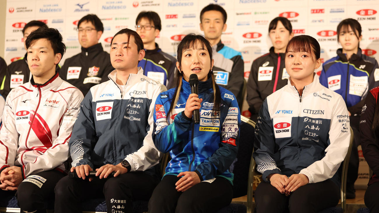 スキップ合同会見に臨むロコ・ソラーレの藤沢（撮影・佐藤翔太）
