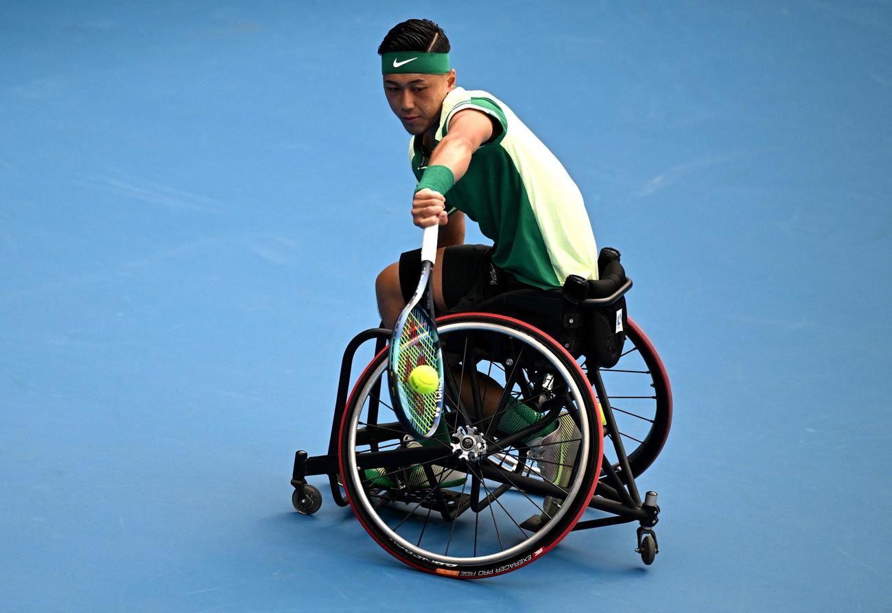 全豪オープン車いすテニスの部決勝でプレーする小田凱人（ロイター）
