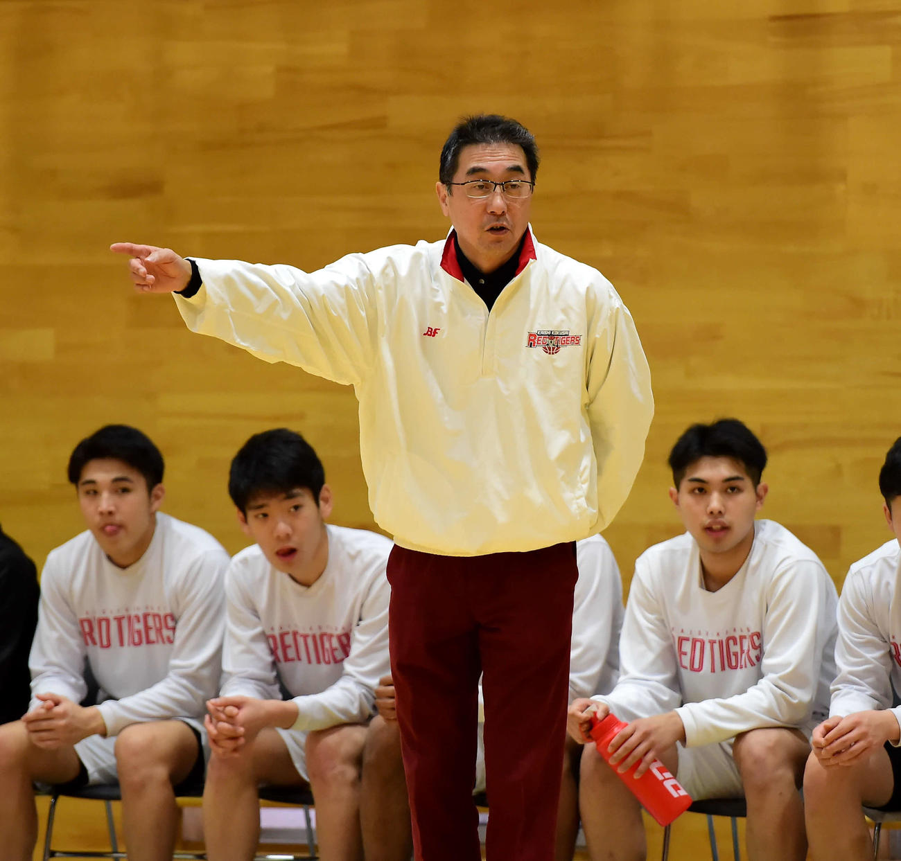 指示を送る富樫監督