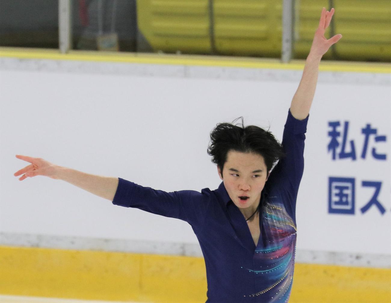 国民スポーツ大会冬季大会　成年男子SPで演技を披露する友野（撮影・藤塚大輔）