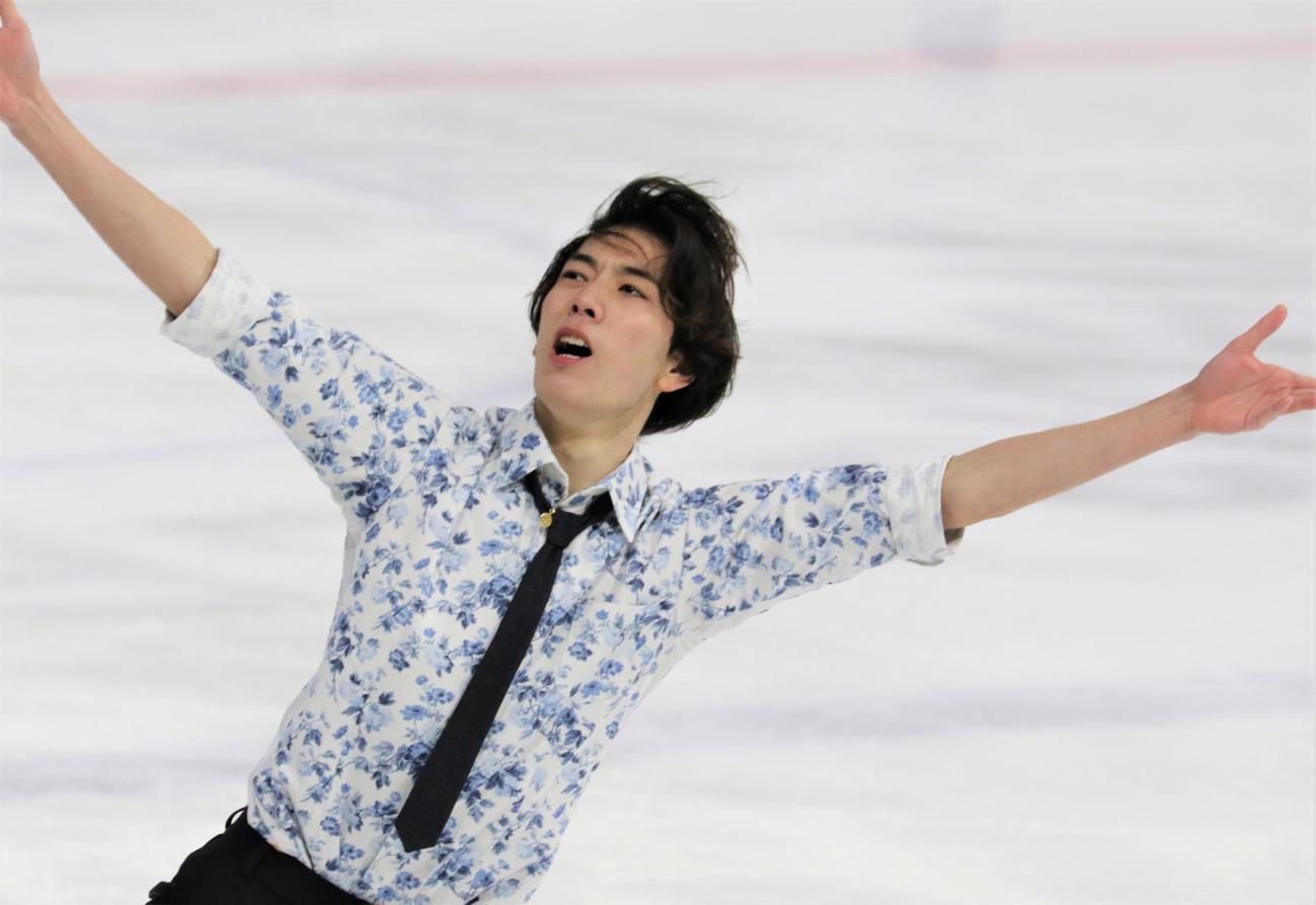 国民スポーツ大会冬季大会　成年男子SPで演技を披露する三宅（撮影・藤塚大輔）