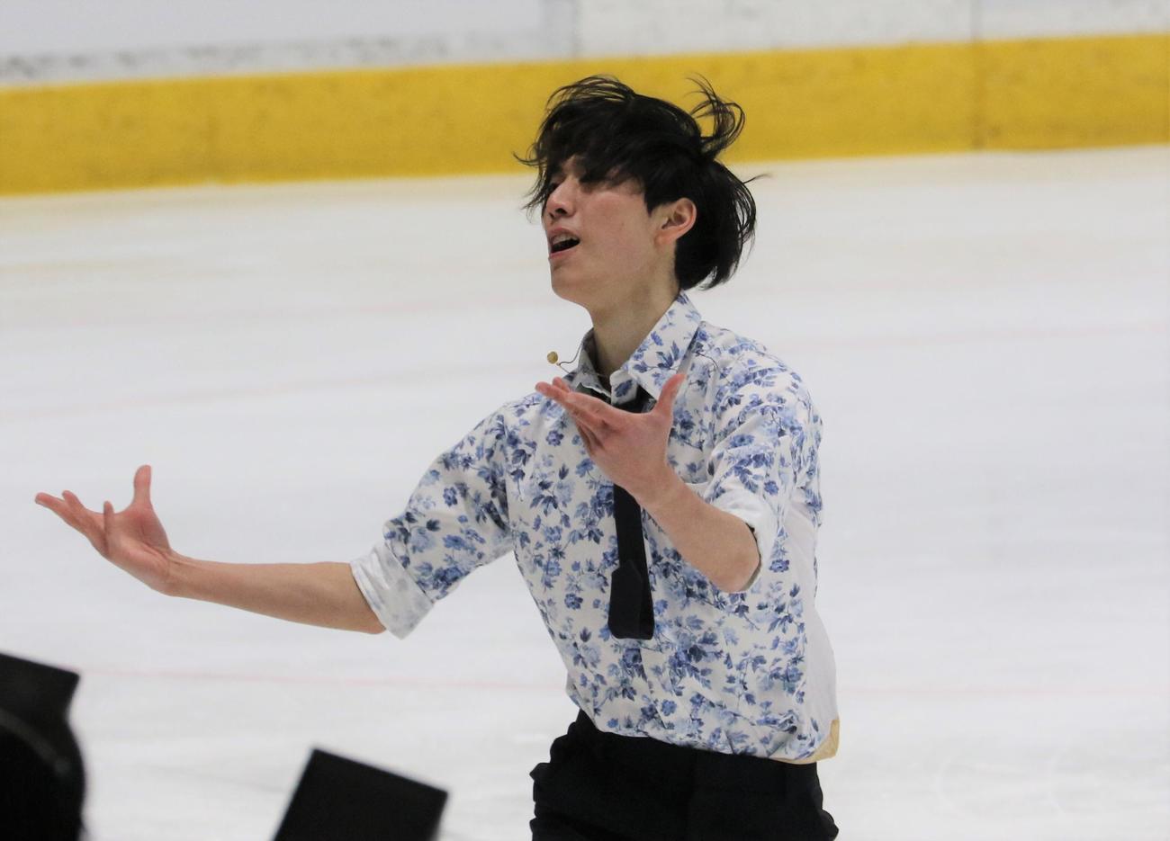 国民スポーツ大会冬季大会　成年男子SPで演技を披露する三宅（撮影・藤塚大輔）