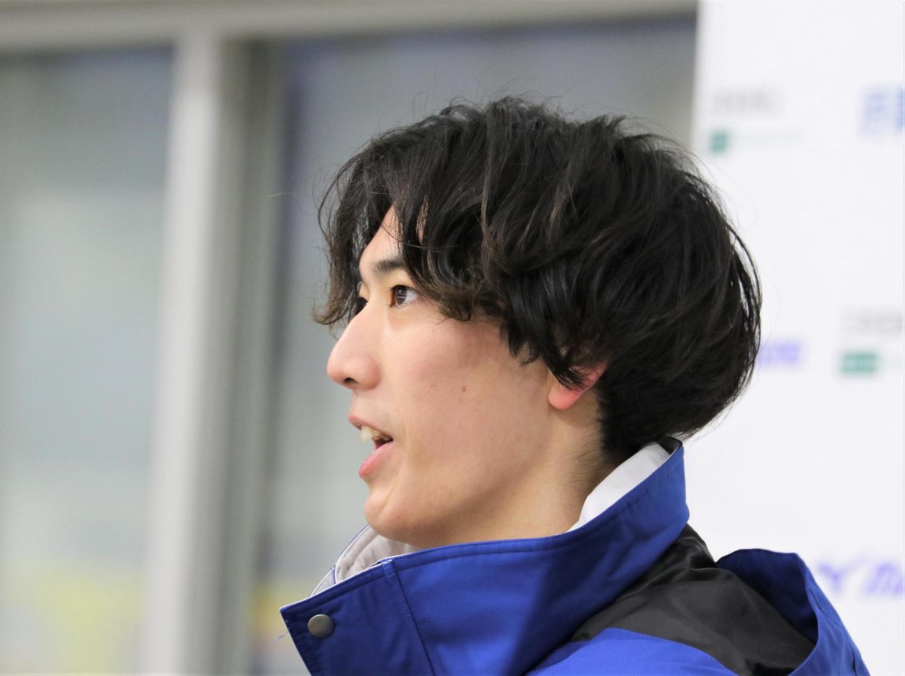 国民スポーツ大会冬季大会　成年男子SP後の得点発表で表情を緩める三宅（撮影・藤塚大輔）