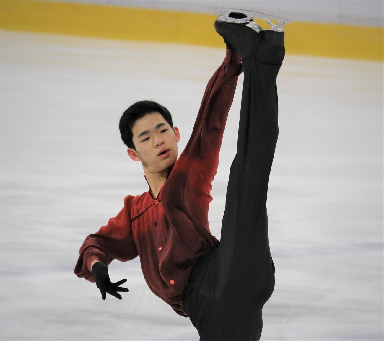 少年男子フリーで演技を披露する織田信義（撮影・藤塚大輔）