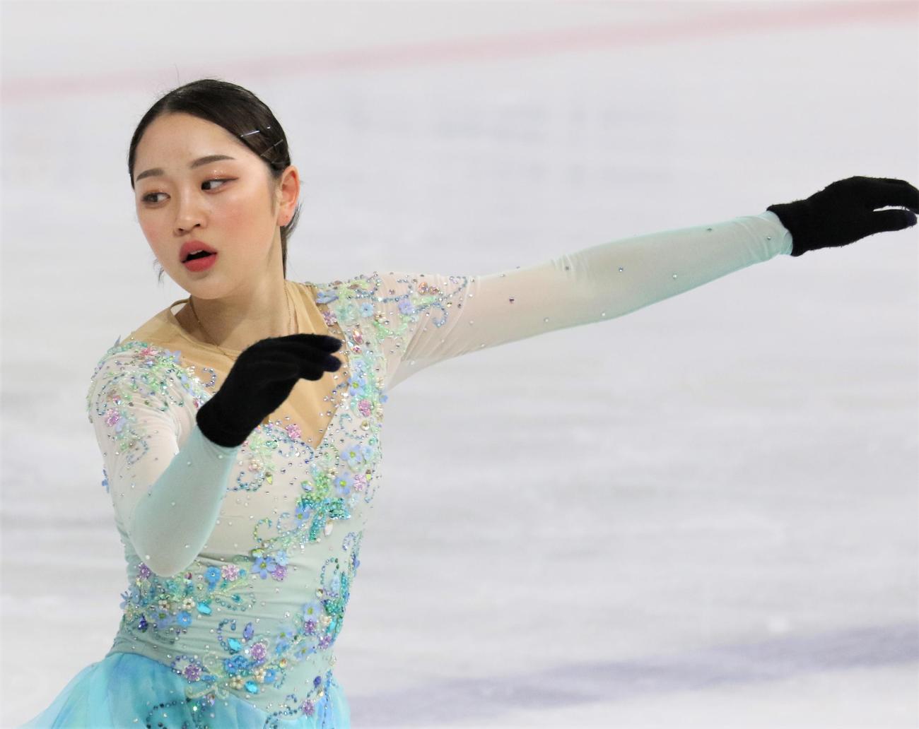 国民スポーツ大会冬季大会　成年女子SPの6分間練習に臨む江川（撮影・藤塚大輔）
