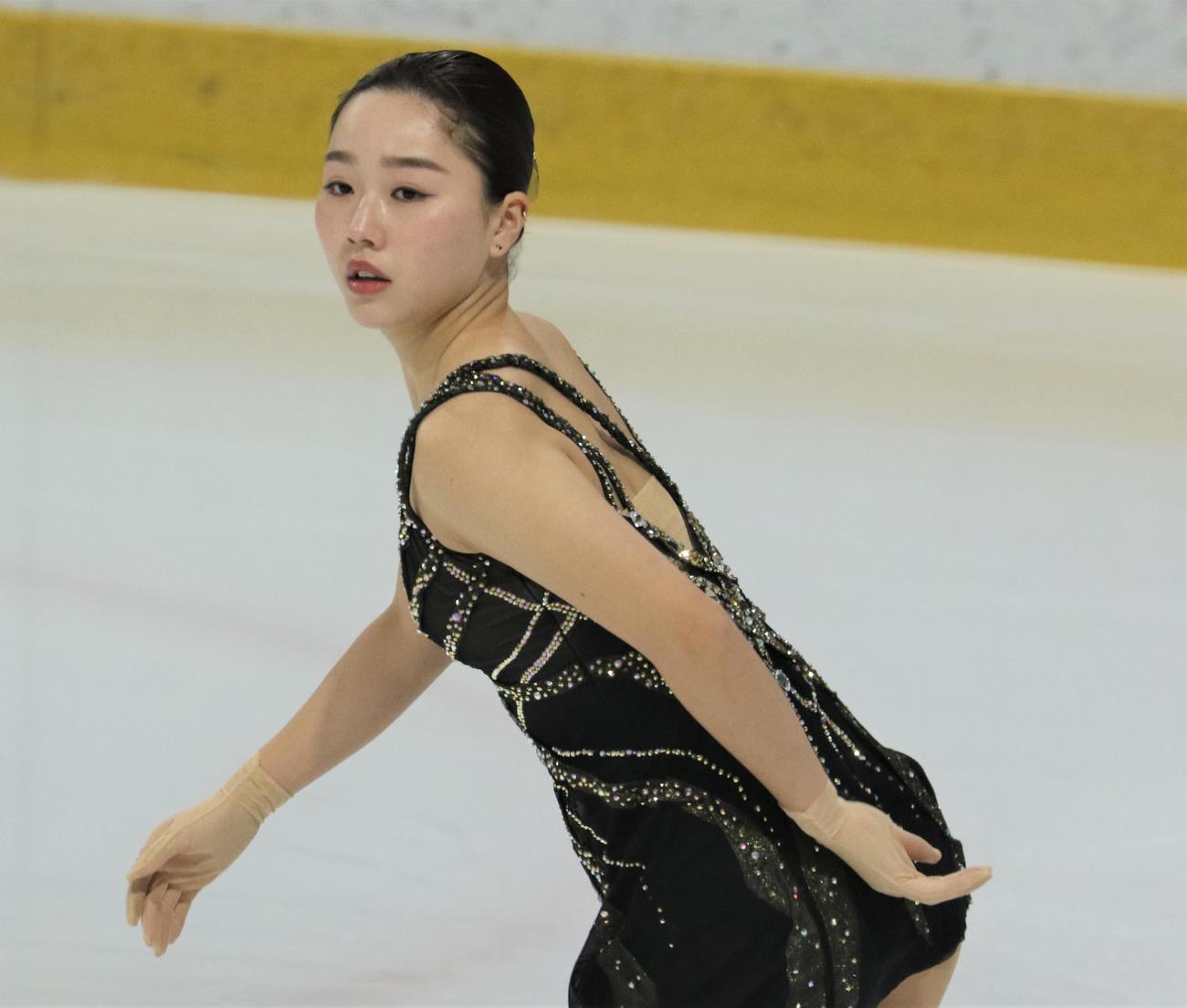 国民スポーツ大会冬季大会　成年女子SP直前の6分間練習に臨む樋口（撮影・藤塚大輔）