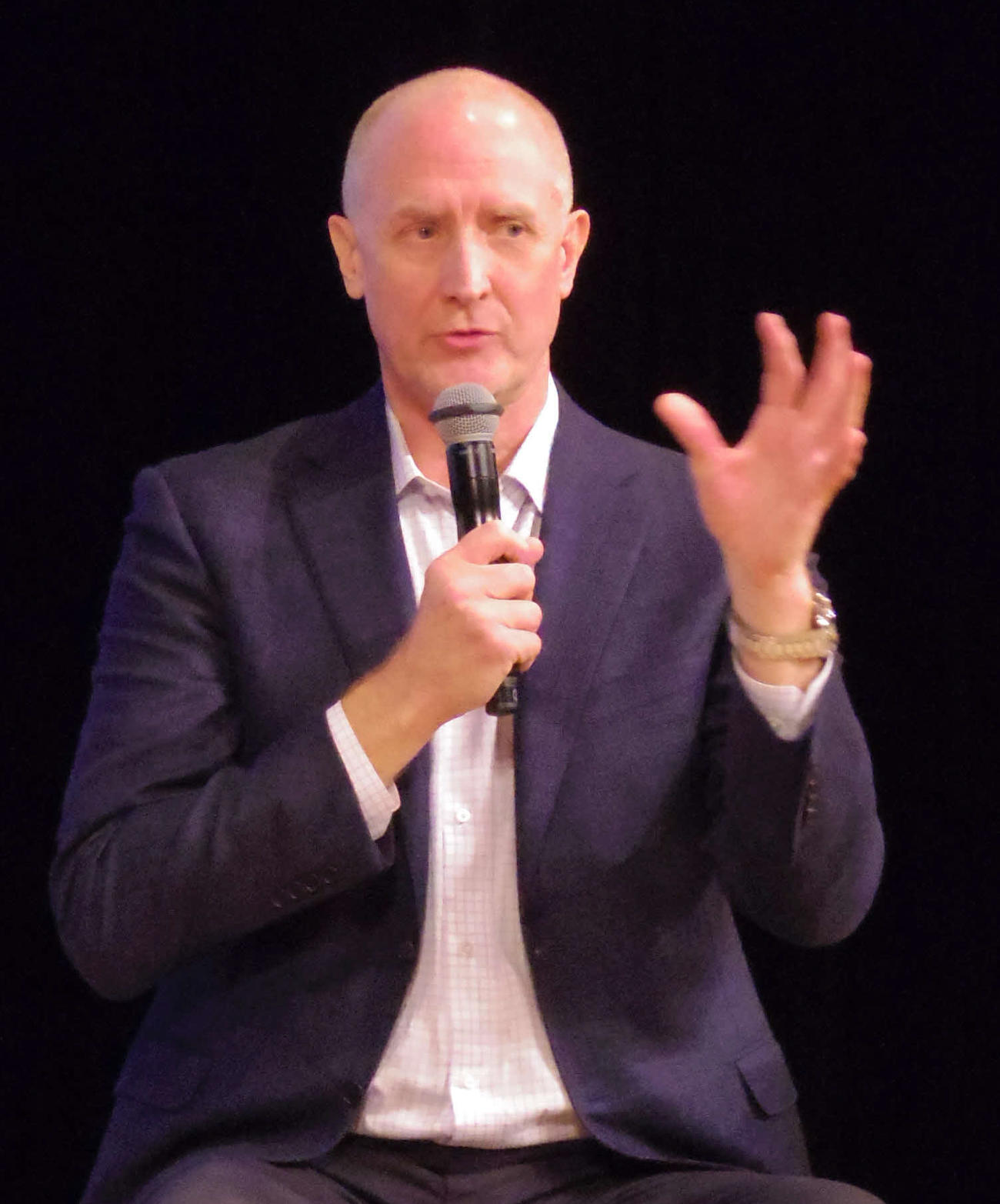 スピーチするバスケットボール男子日本代表のホーバス監督