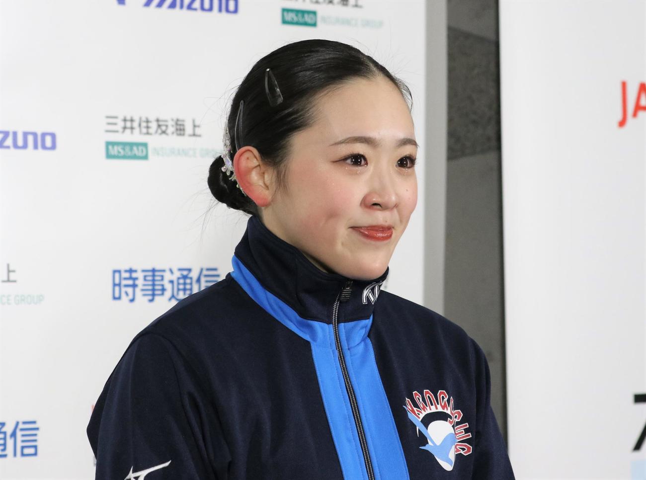 国民スポーツ大会冬季大会　成年女子フリーの演技後に取材対応する青木（撮影・藤塚大輔）