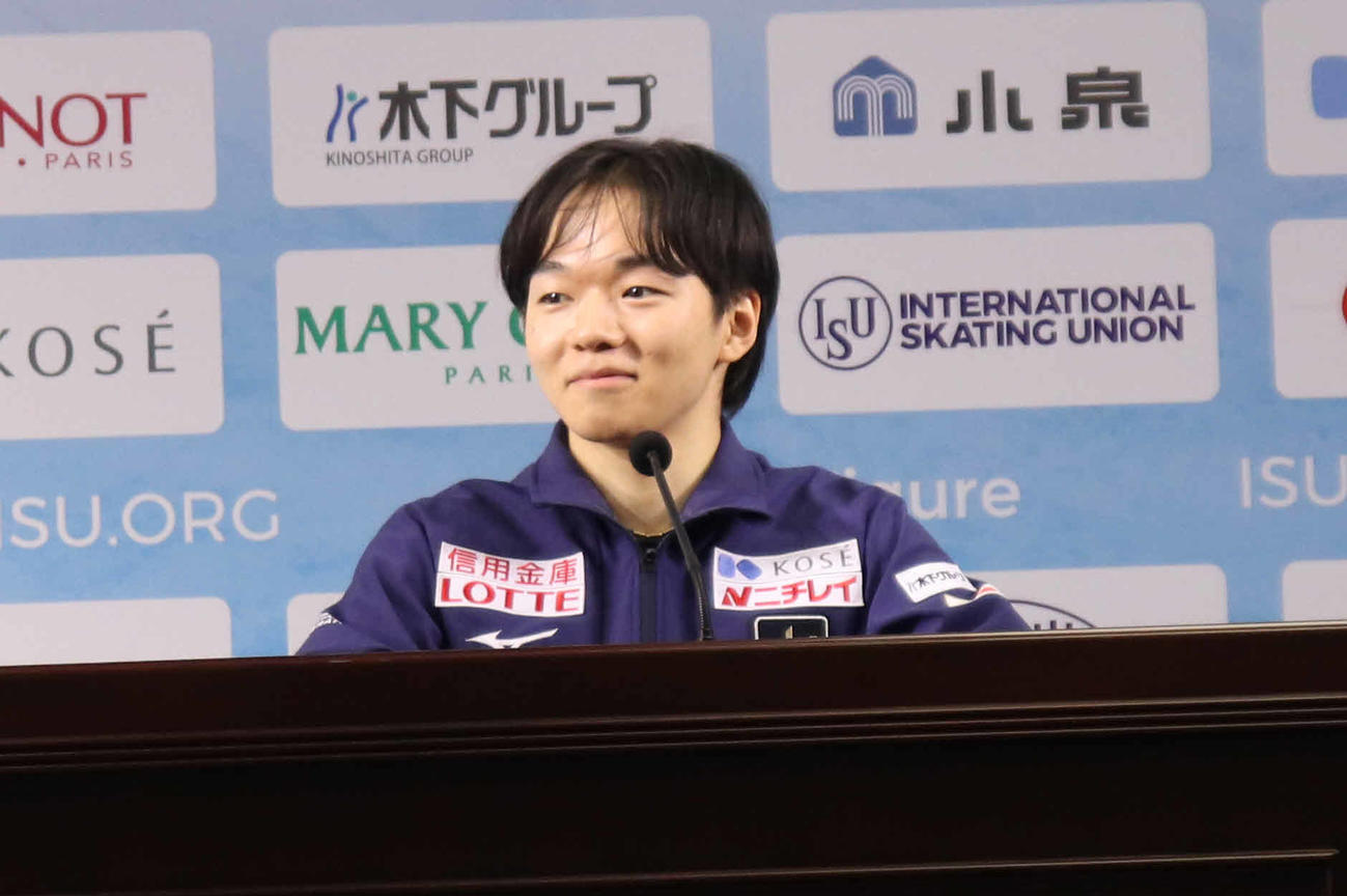 会見に出席した鍵山優真（撮影・竹本穂乃加）＝2024年2月1日、中国・上海