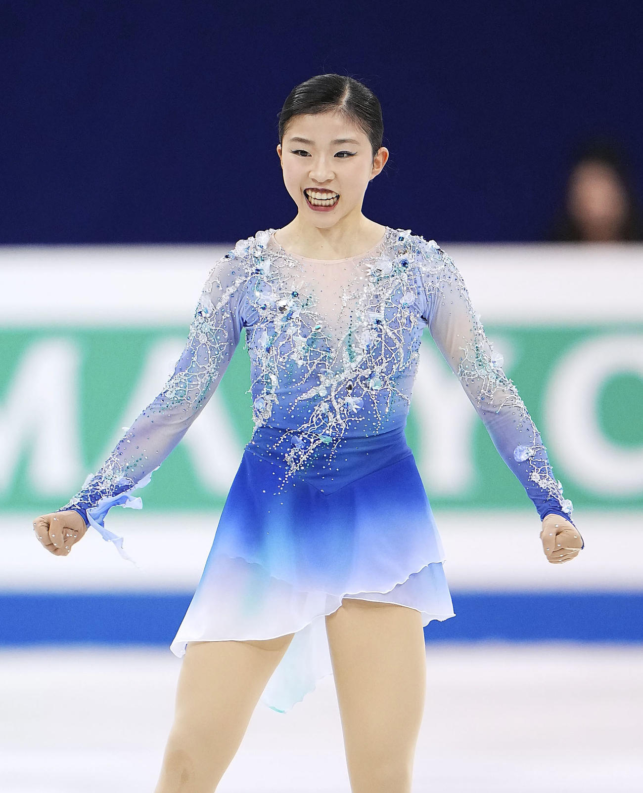 女子フリーの演技を終え、笑顔を見せる千葉百音（共同）