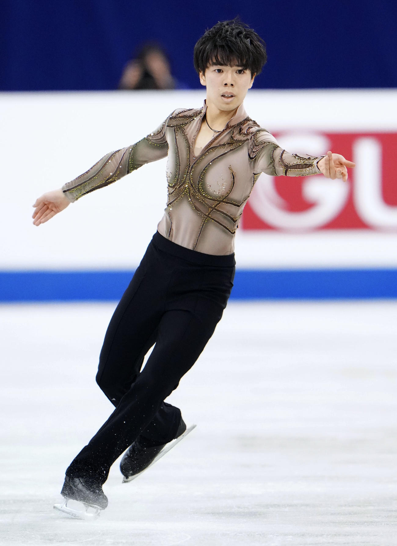 男子フリーで演技する佐藤駿（共同）