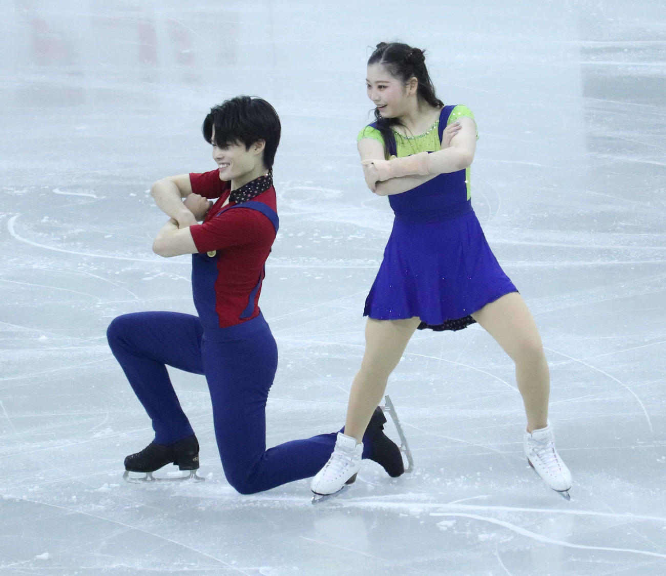 リズムダンスに臨んだ田中梓沙、西山真瑚組（撮影・竹本穂乃加）