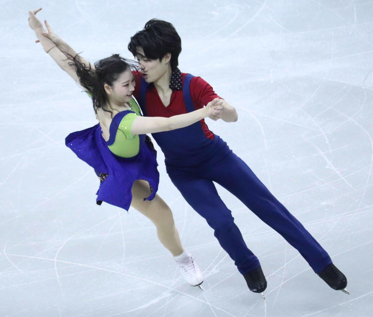 リズムダンスに臨んだ田中梓沙、西山真瑚組（撮影・竹本穂乃加）
