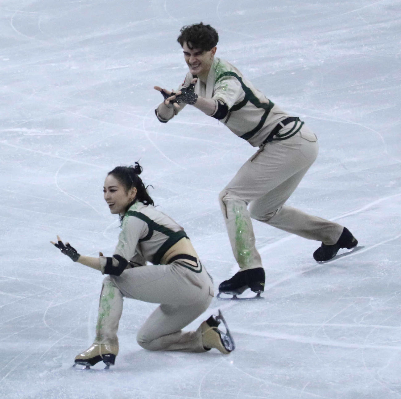 リズムダンスに臨んだ小松原美里、尊組（撮影・竹本穂乃加）