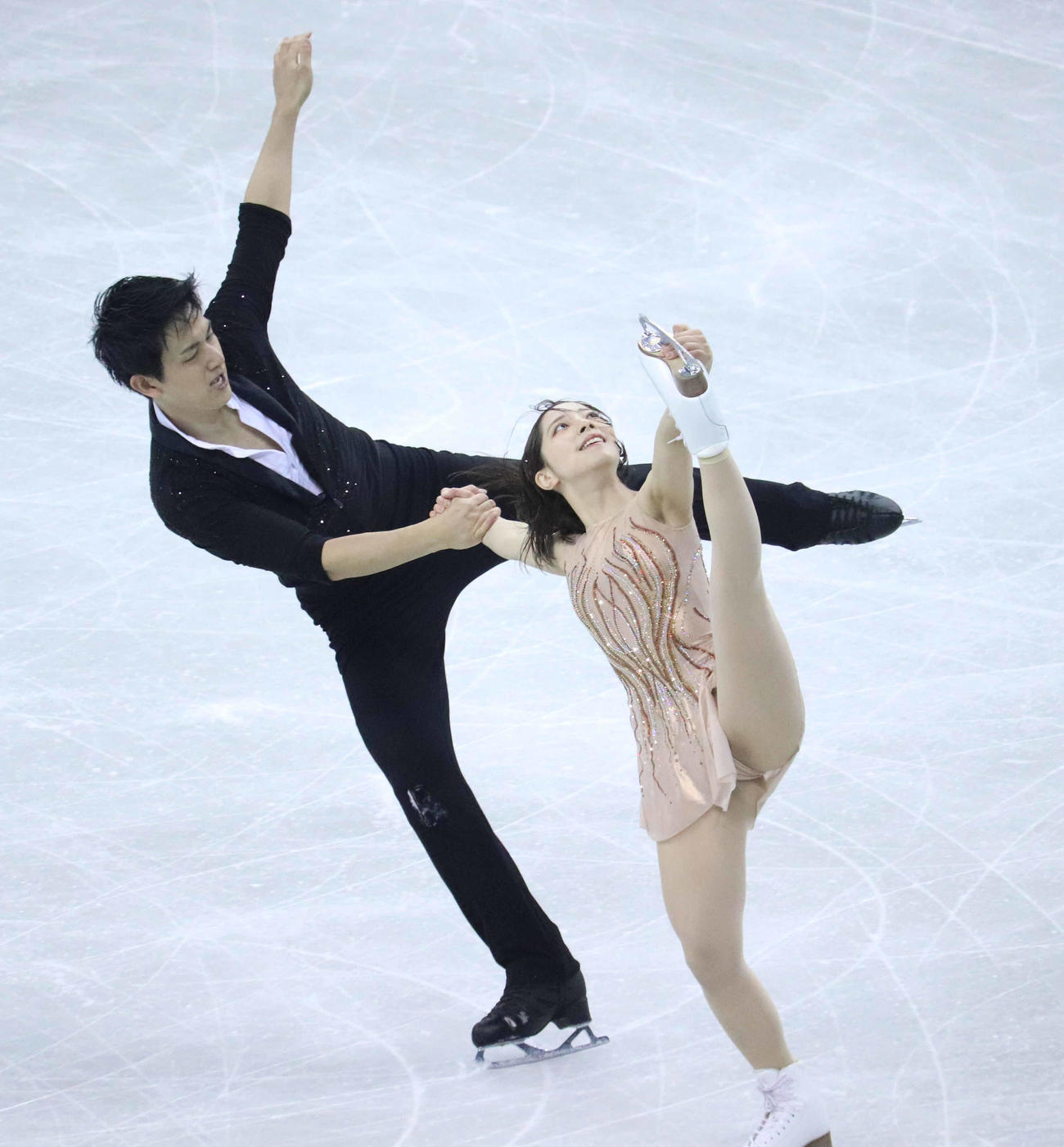 フリーを演じる三浦璃来、木原龍一組（撮影・竹本穂乃加）＝2024年2月3日、中国・上海