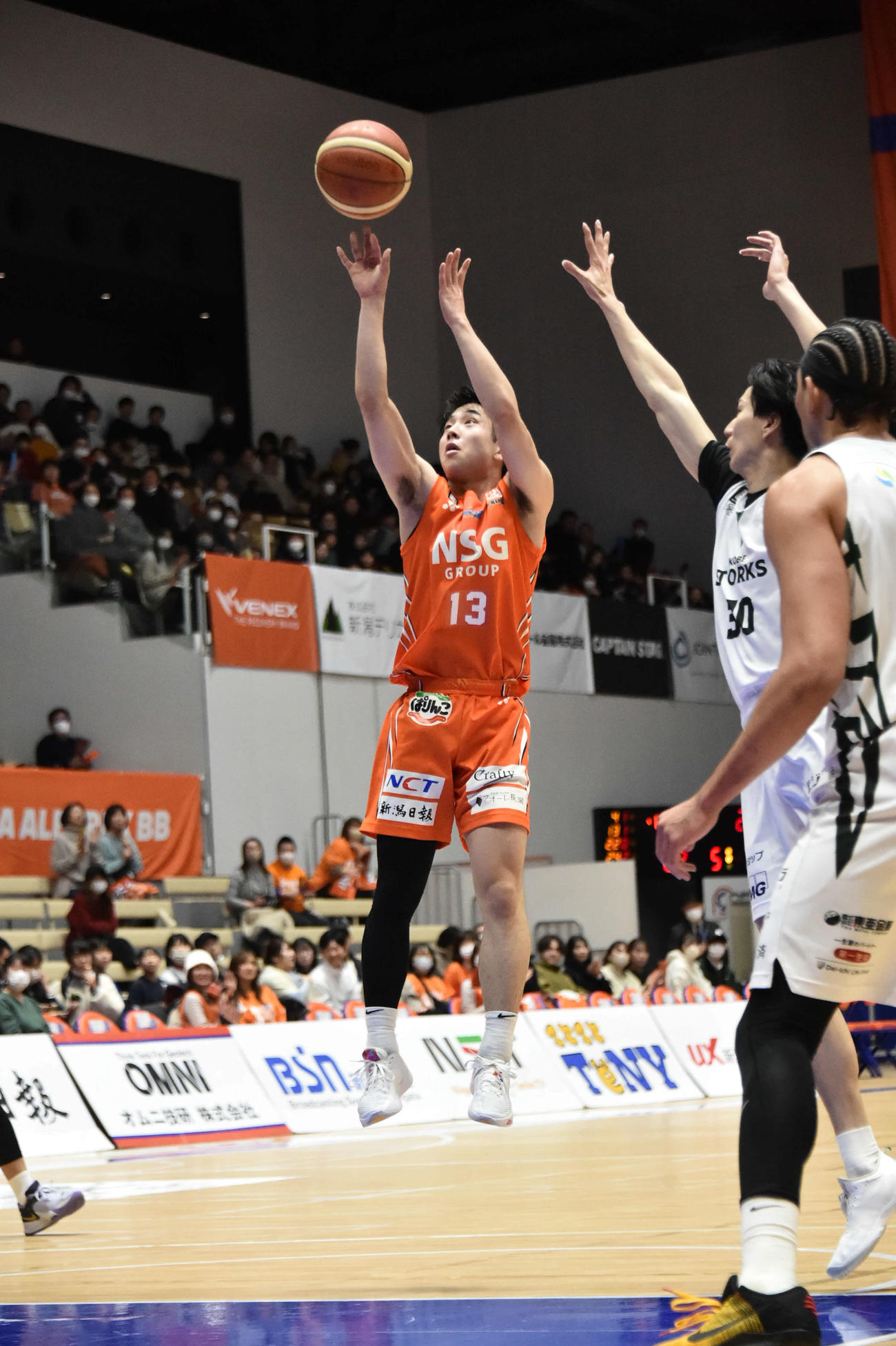 第2Q、新潟永野がジャンプシュートを決める
