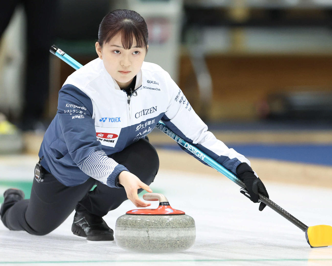 SC軽井沢クラブ対中部電力　第1エンド、ショットを放つSC軽井沢クラブの上野美（撮影・佐藤翔太）