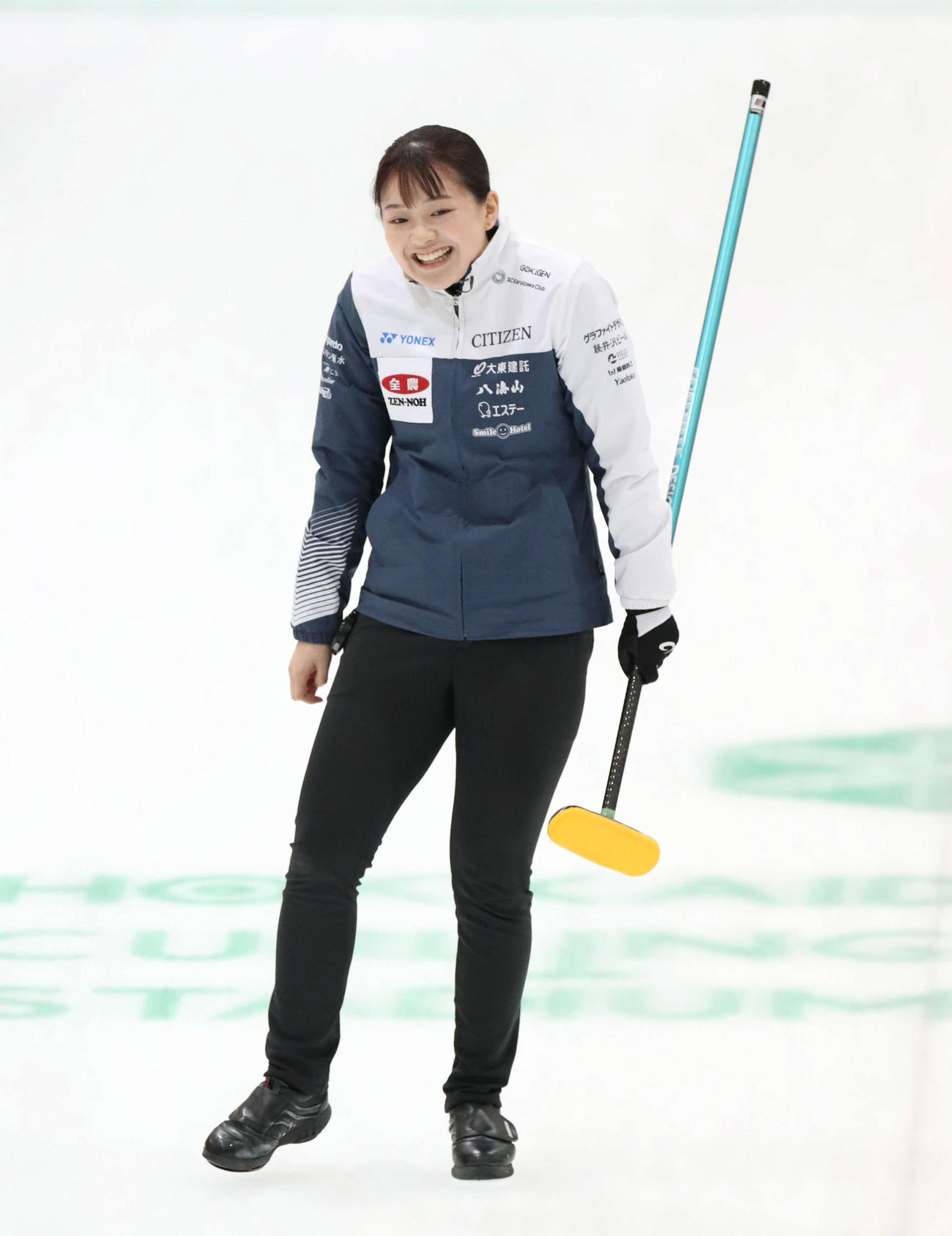 SC軽井沢クラブ対北海道銀行　第6エンド、同点に追いつき笑顔を見せるSC軽井沢クラブの上野美（撮影・佐藤翔太）