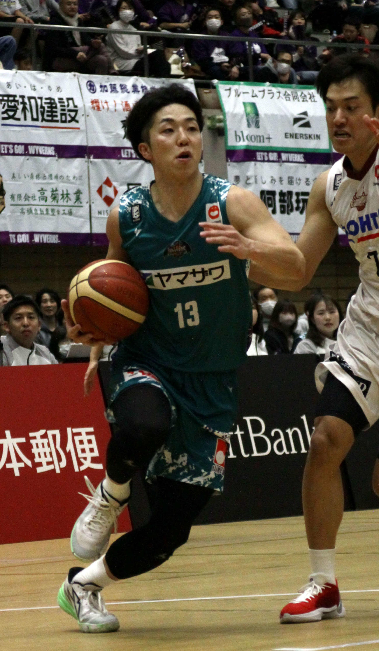 持ち味のドライブで攻撃を仕掛ける山形阿部　