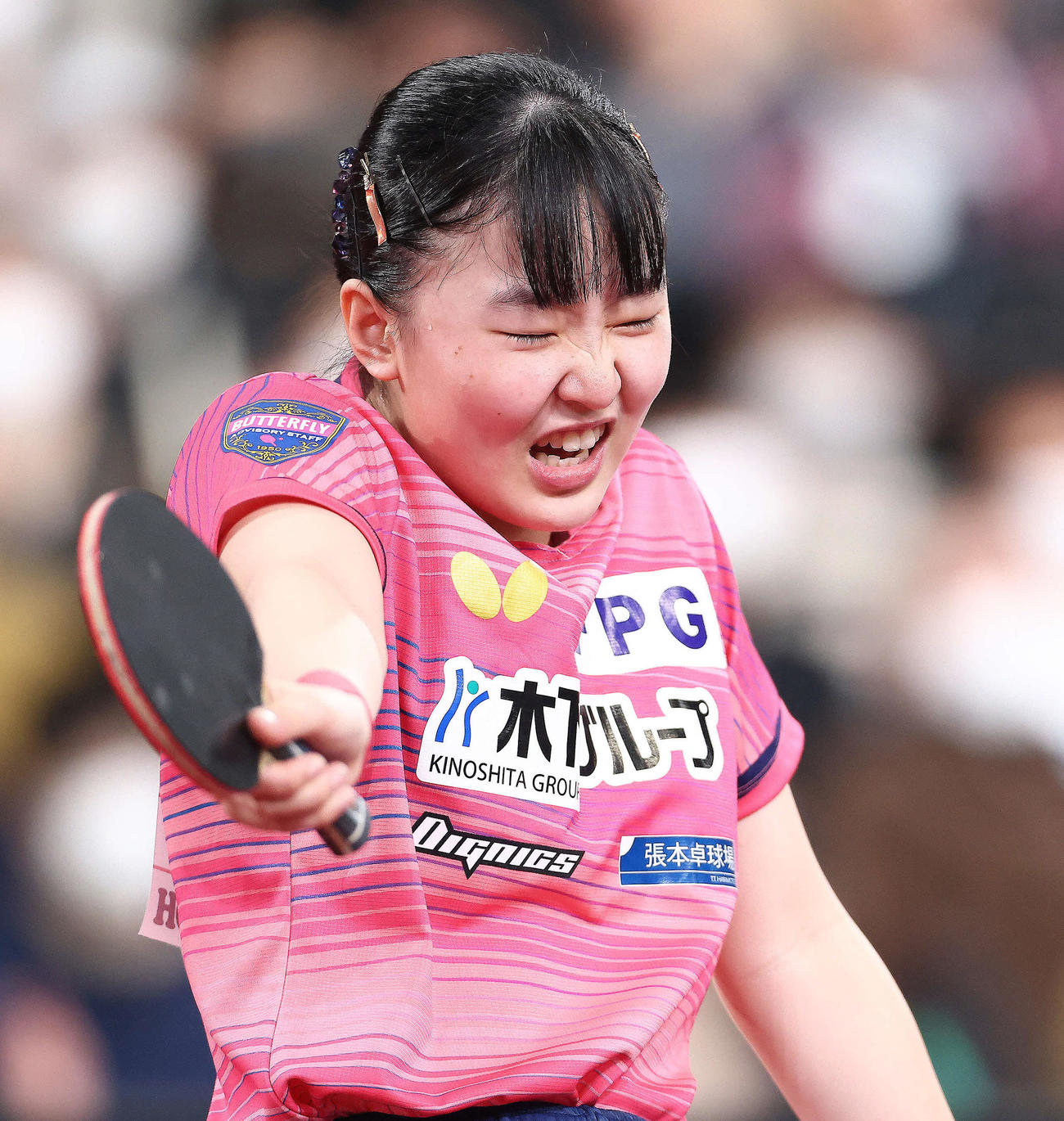 女子シングルス決勝　早田にポイントを許す張本（撮影・河田真司）