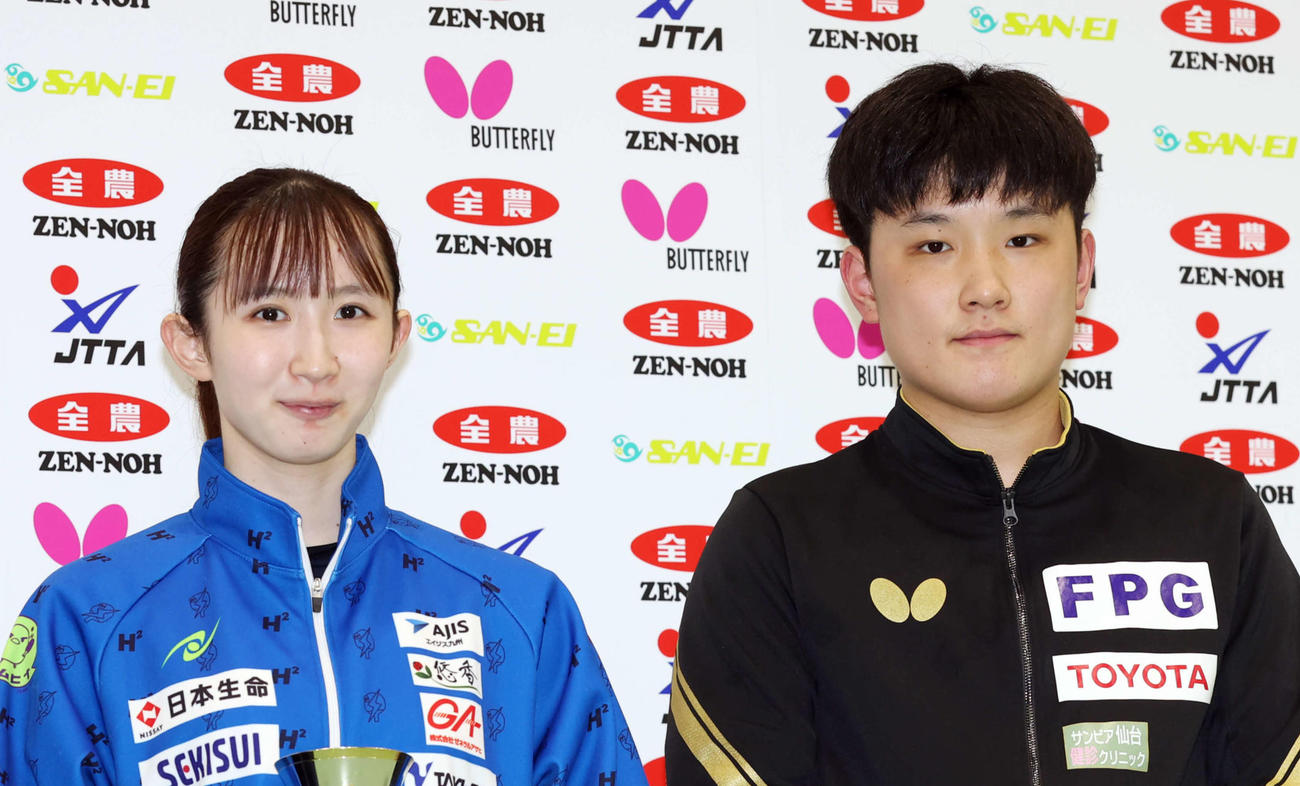 早田ひなと張本智和（2023年7月23日撮影）
