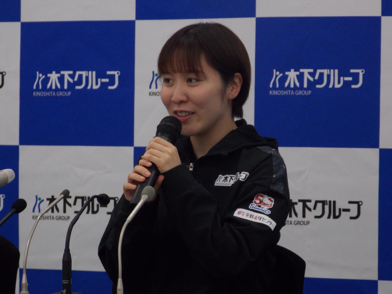 パリ五輪男女日本代表候補予定選手に決まり、思いを口にする平野美宇（撮影・松本航）