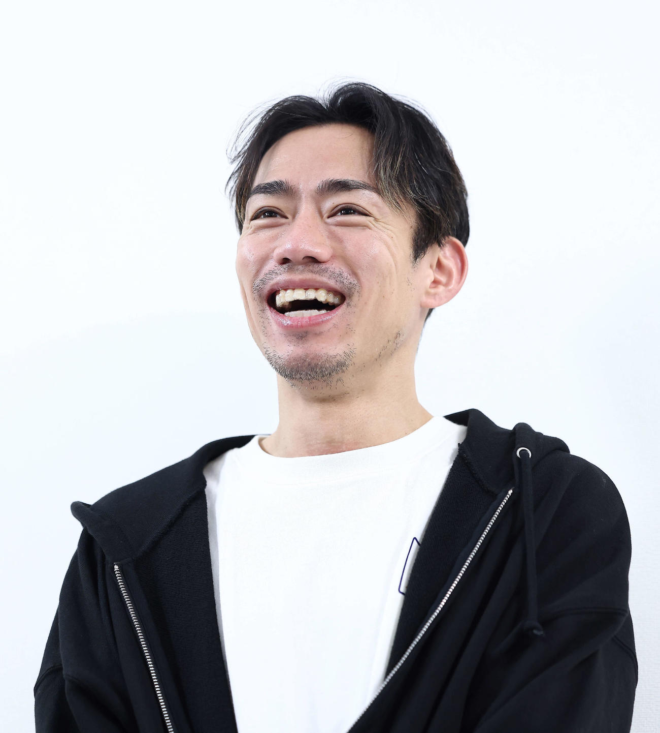 公開練習後、記者の質問に答える高橋大輔さん（撮影・河田真司）