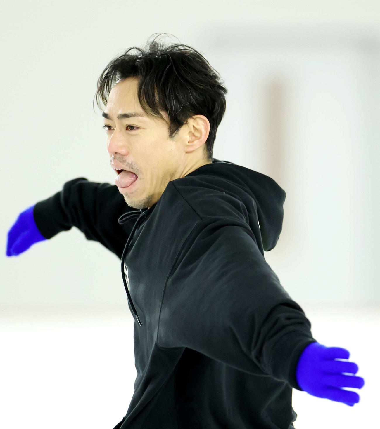 「滑走屋」公演に向け、練習に臨む高橋大輔さん（撮影・河田真司）