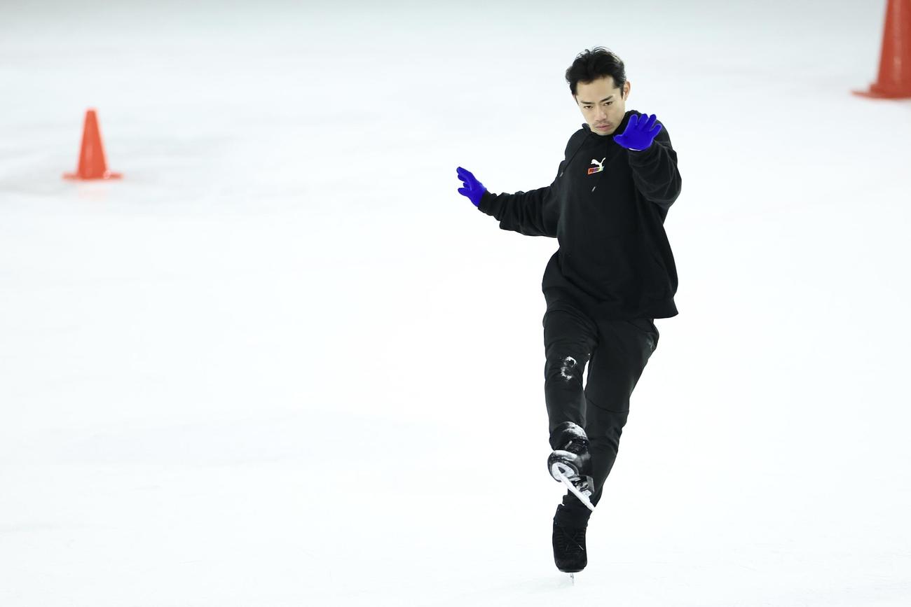 「滑走屋」公演に向け練習に臨む高橋大輔さん（撮影・河田真司）
