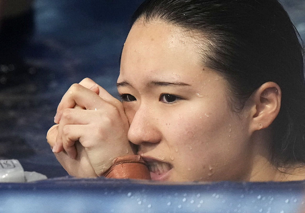 女子高飛び込み準決勝の演技を終えた金戸凜。今夏のパリ五輪出場を逃した（共同）