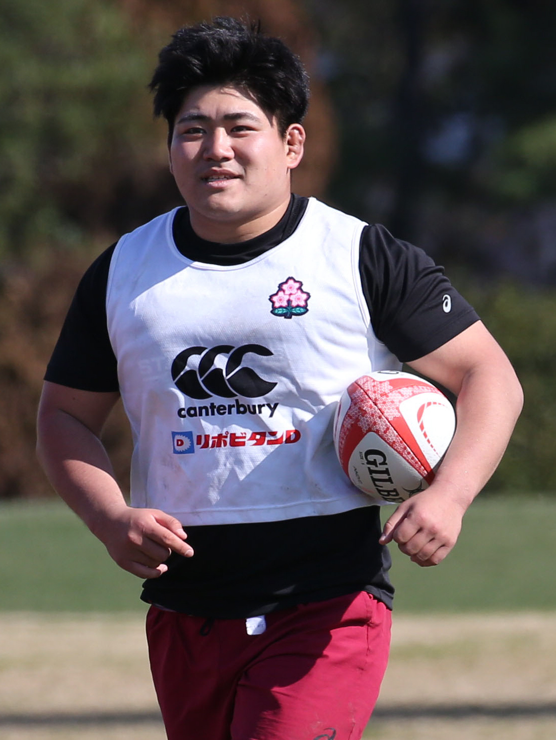 練習中、笑顔を見せる佐藤（撮影・冨田成美）