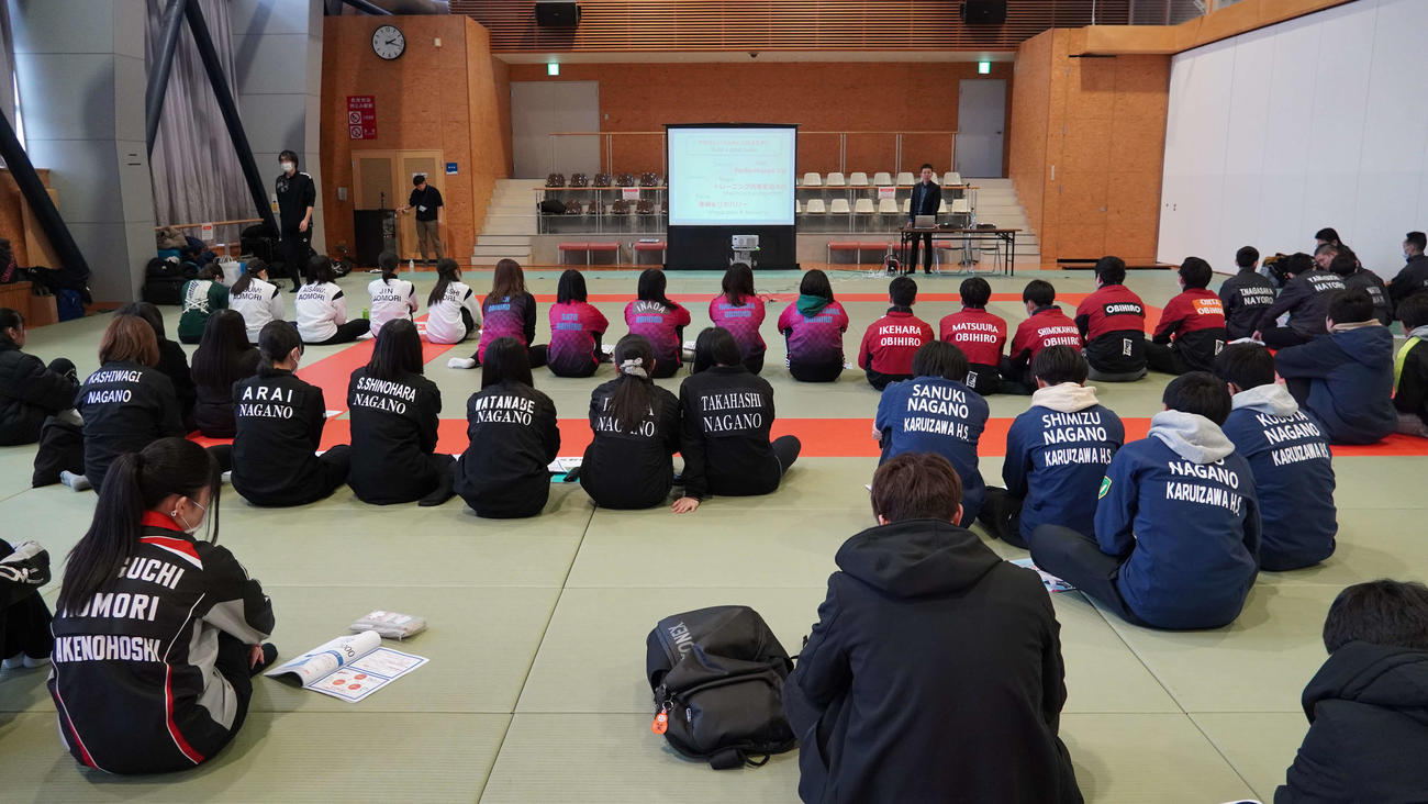 スポーツ栄養教室に参加する選手達