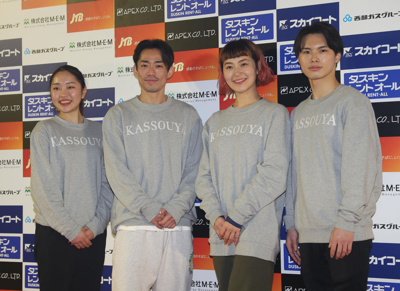 公開リハーサルを終えて記者会見に臨む、左から江川マリアさん、高橋大輔さん、村上佳菜子さん、松岡隼矢さん（撮影・冨田成美）